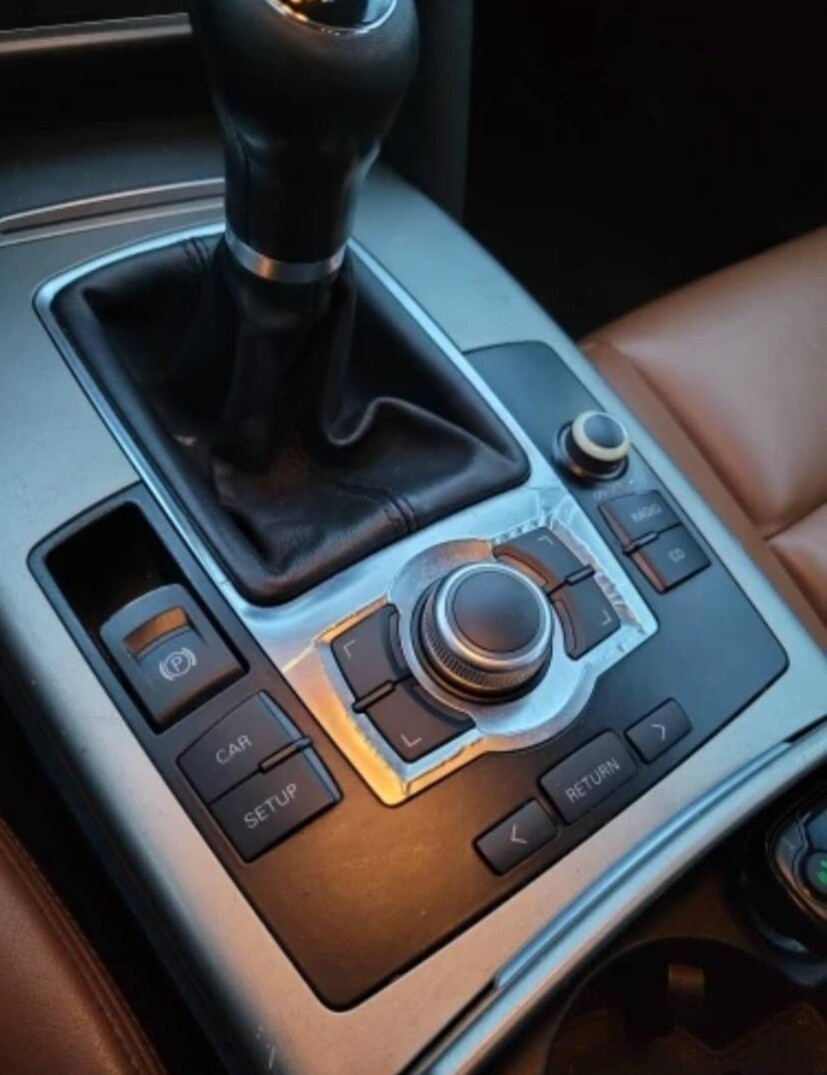 RAMIK NA STREDOVY PANEL MMI AUDI Q7 a AUDI A6 C6 - 4