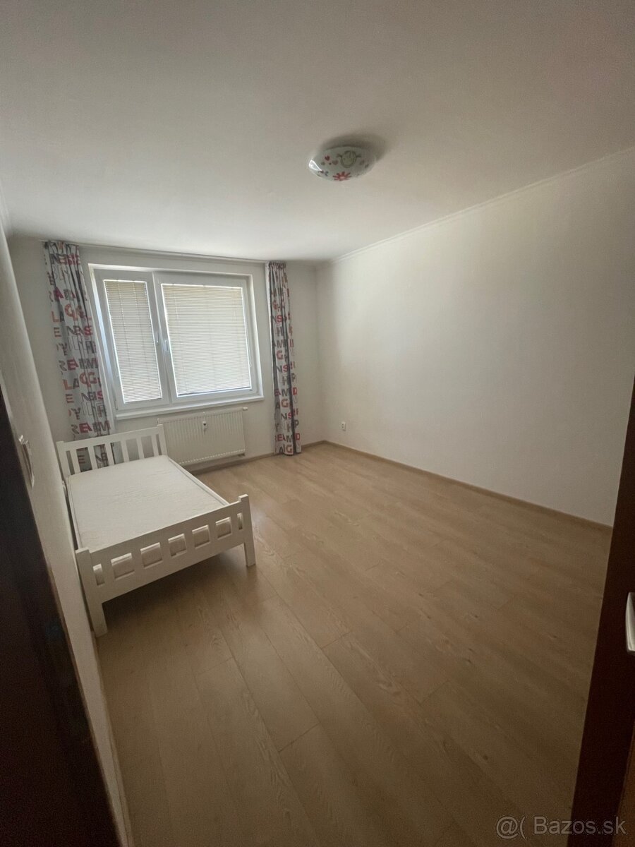 Priestranný 4izbový byt 120m2 s krytým parkovaním pre 2 autá - 4