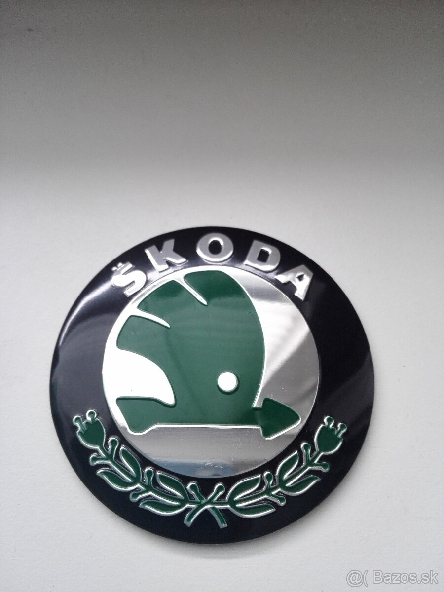 Nálepky na pukličky diskov Škoda 56 mm strieborné a zelené - 4