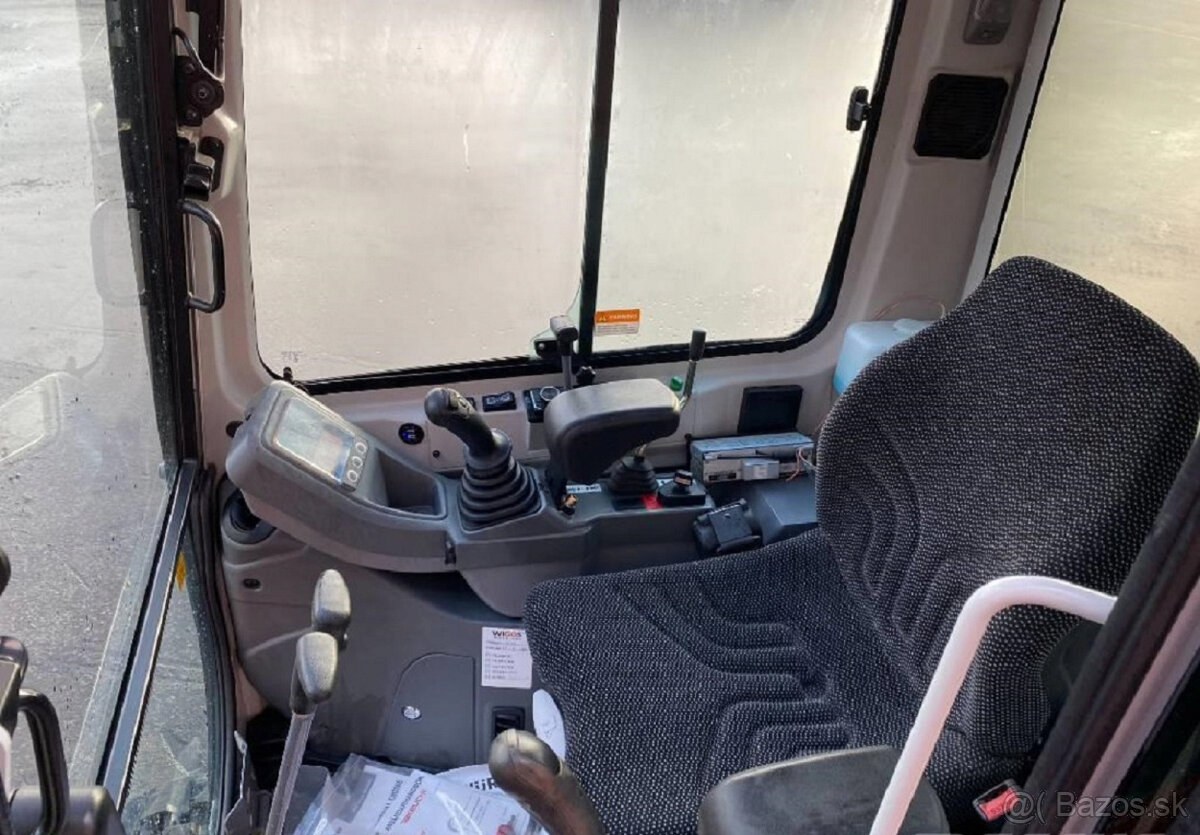 Takeuchi TB216 + príves - 4