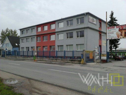 Prenájom kancelárskych priestorov, parkovanie v areáli, Tr - 4