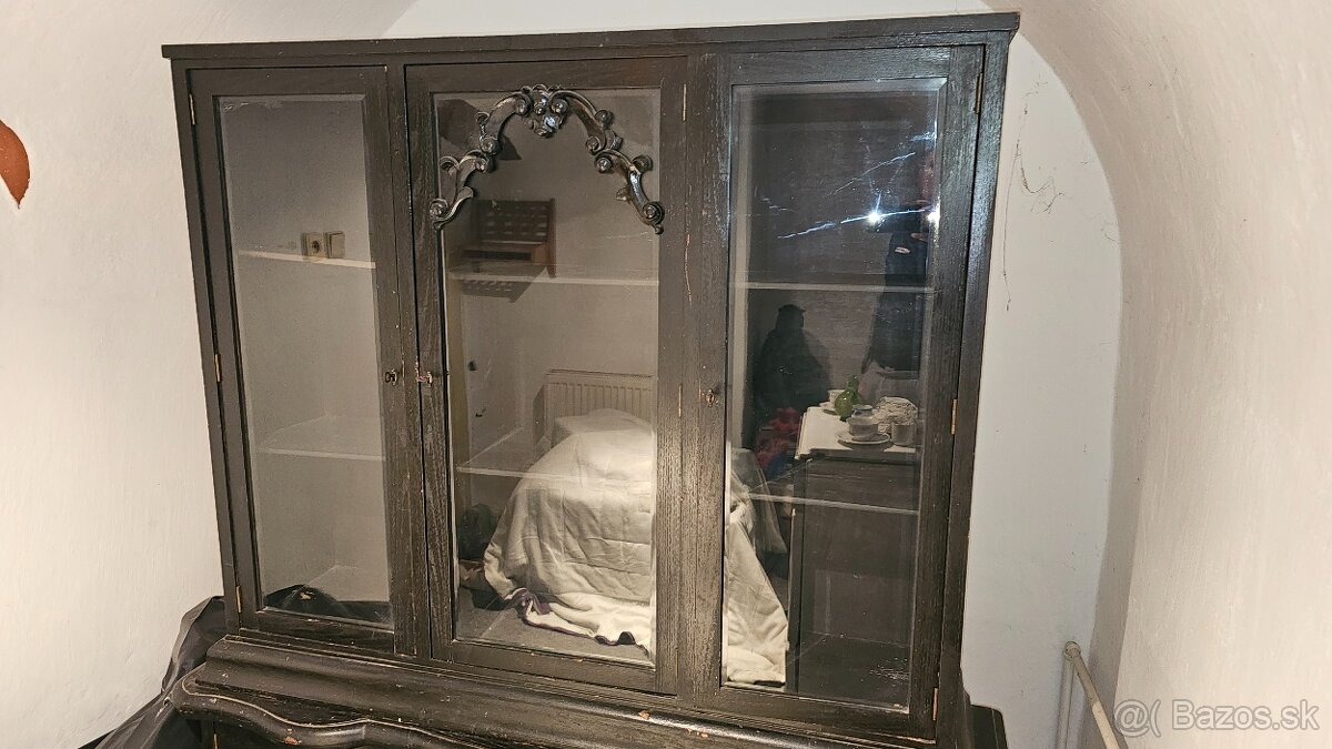 Starožitny nabytok- Vitrína - 4