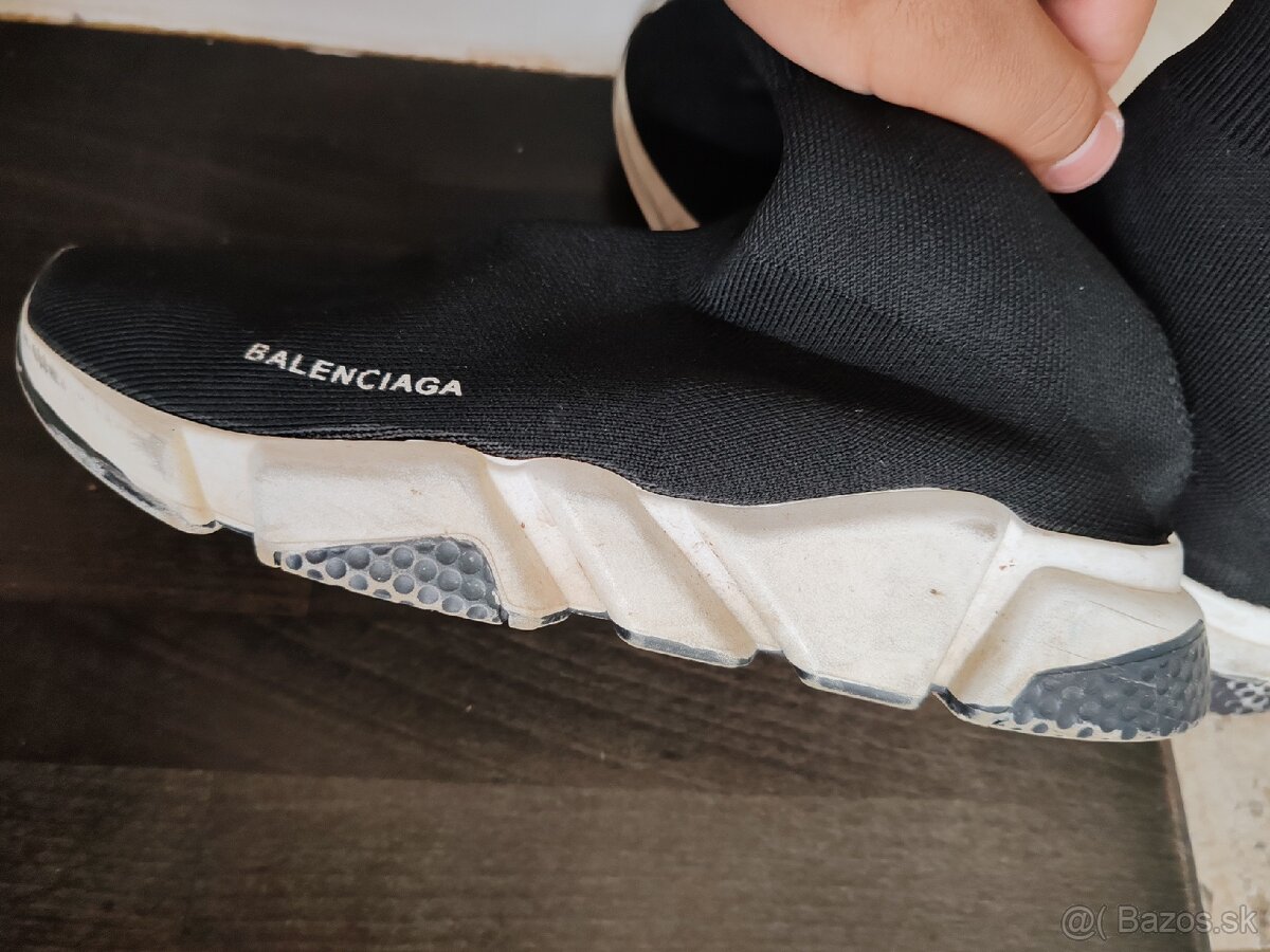 Balenciaga - 4
