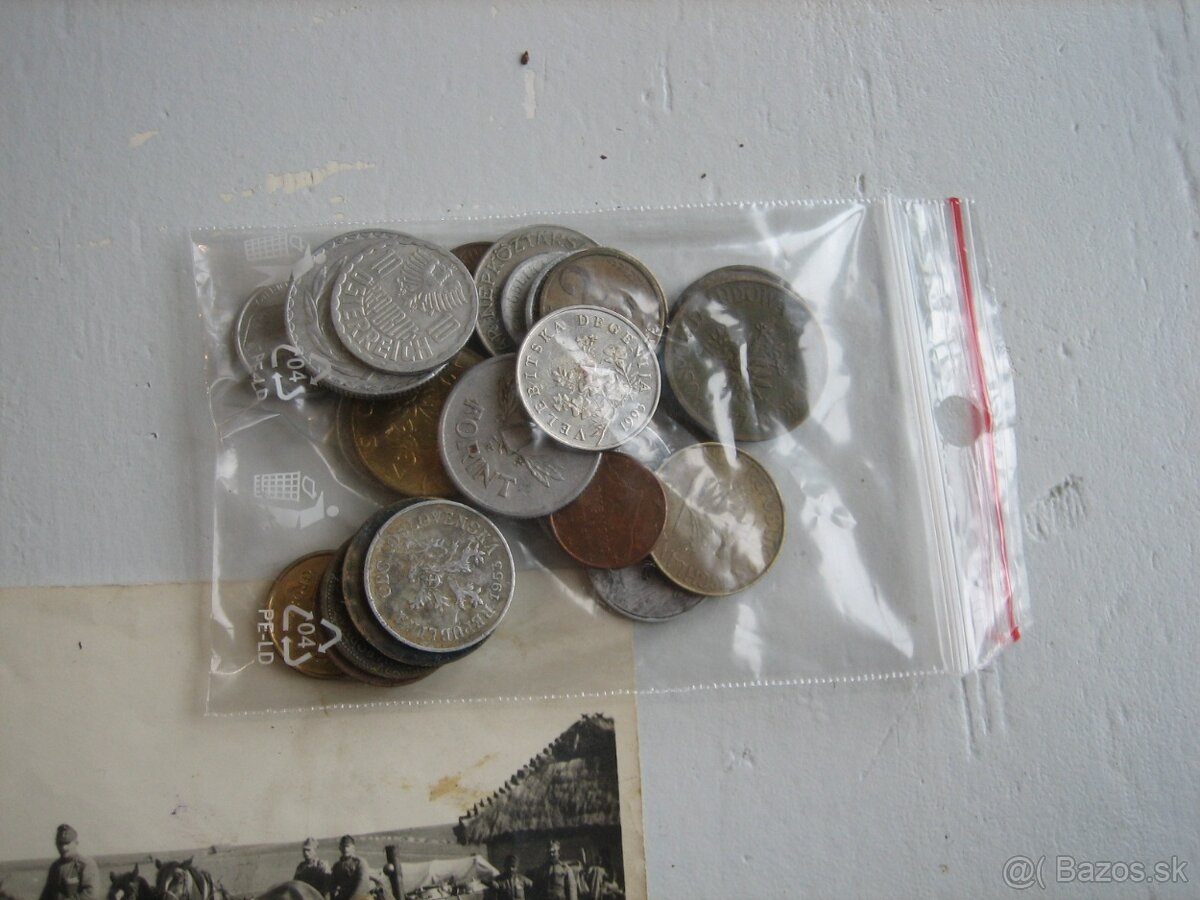 konvolut vecí mince vojnové fotky vlajočky dokumenty - 4