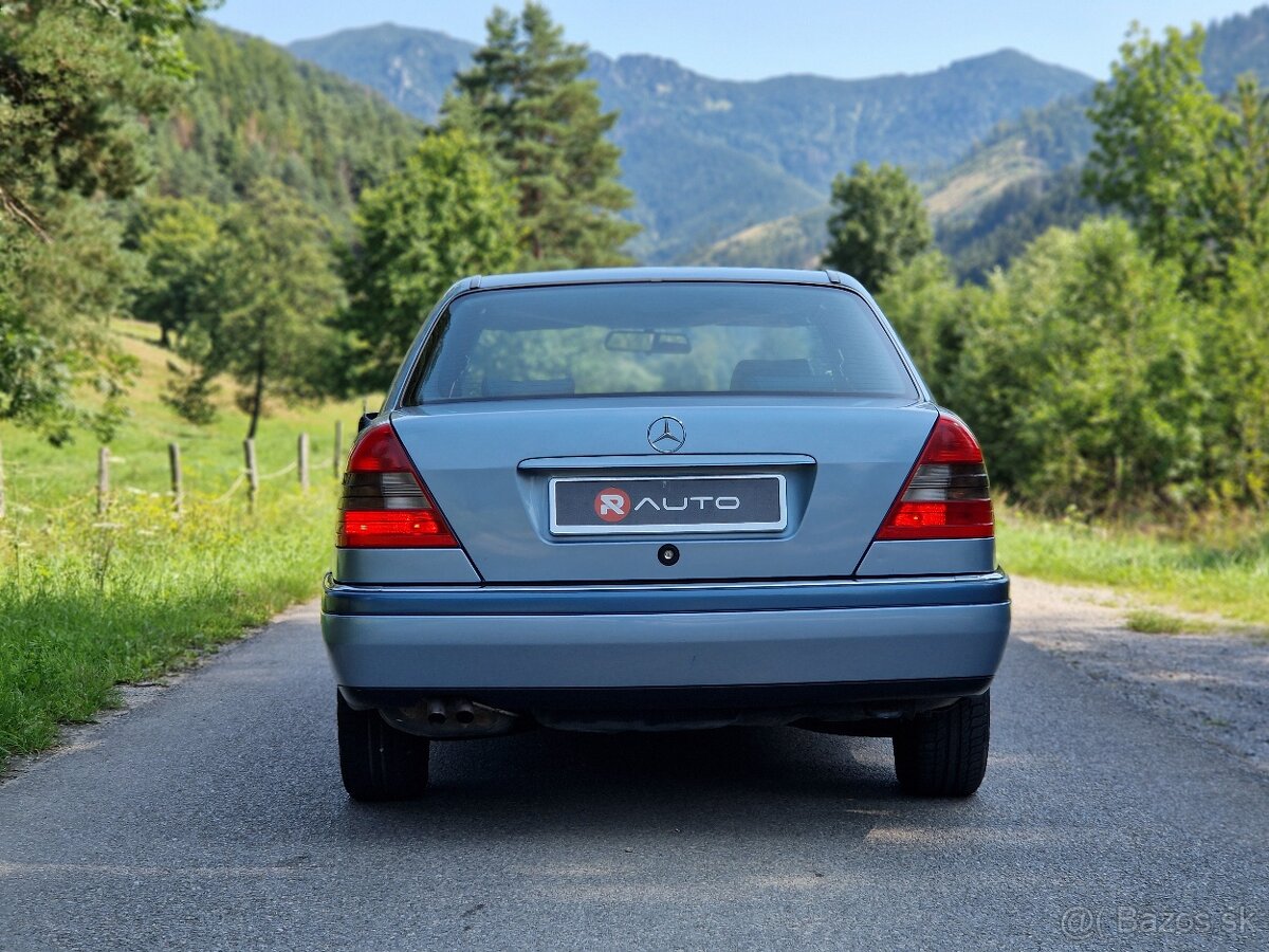 Mercedes-Benz C trieda Sedan 220 - 4