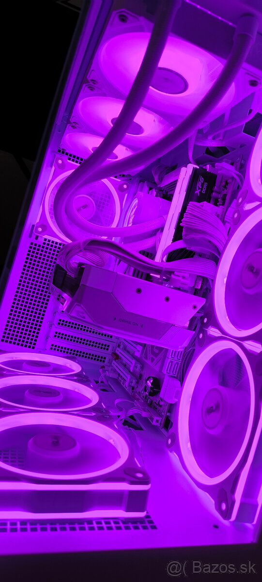 RX 9070 XT / Ryzen 7 7800X3D - 4