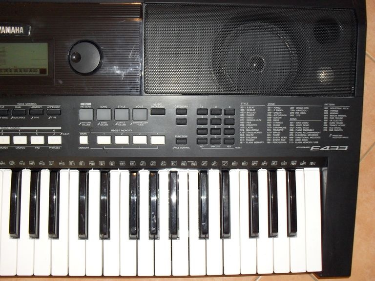Yamaha PSR E433 - 4