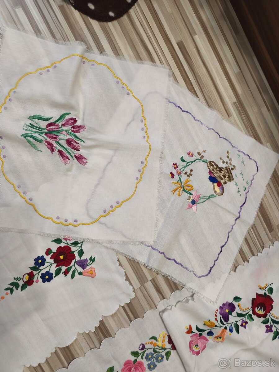 Vyšívané obrusy a dečky - 4