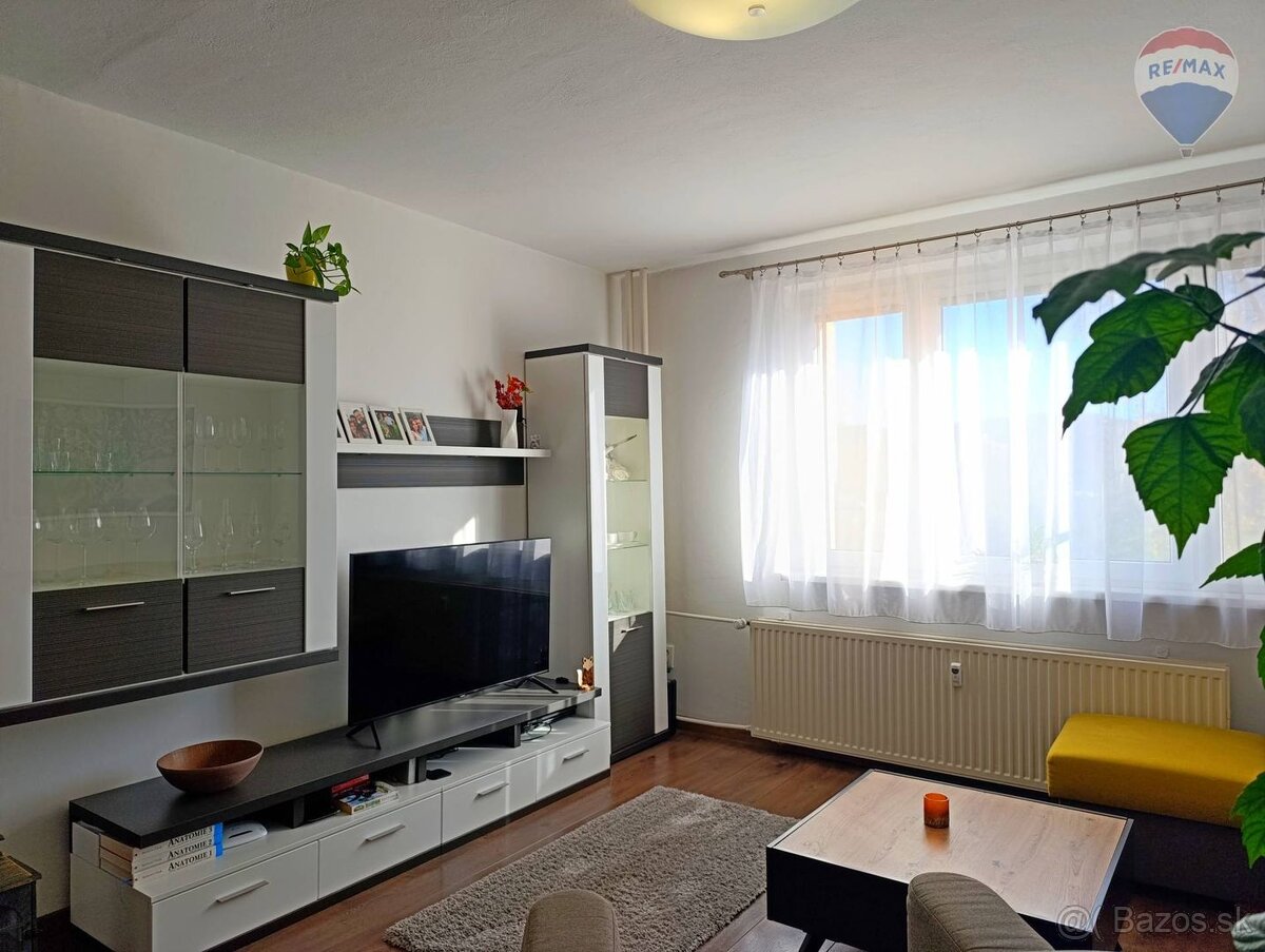 Prerobený 3-izbový byt v pokojnej zelenej časti Podbrezín - 4