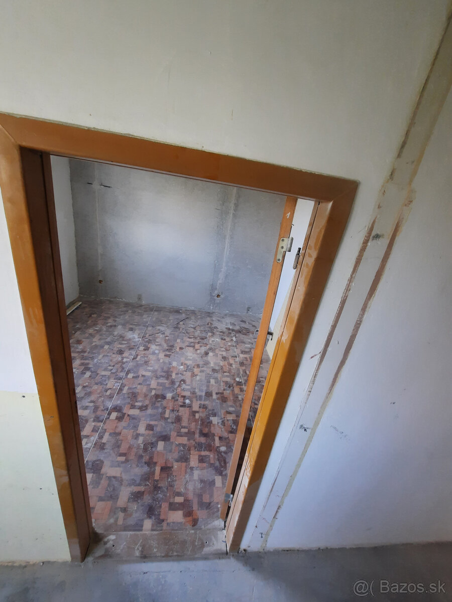 Ponukam dvere aj zarubne. - 4