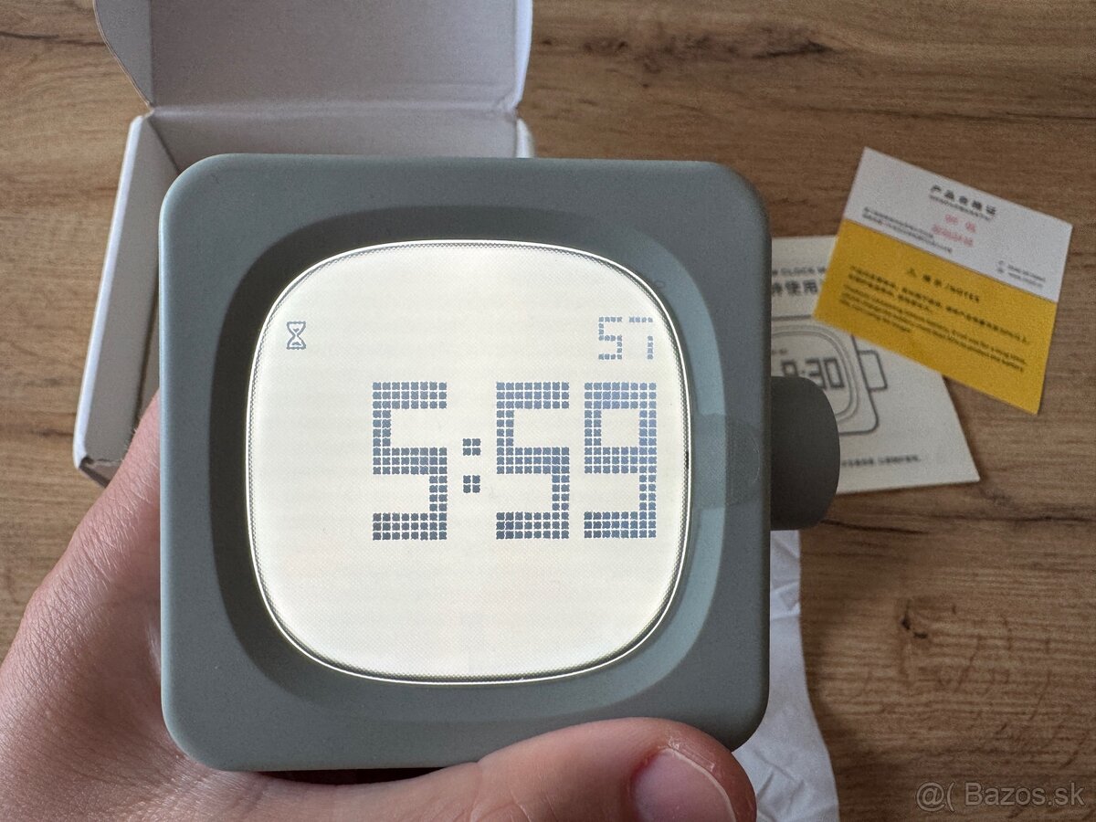 Dizajnový bluetooth budík s podsvietením - 4