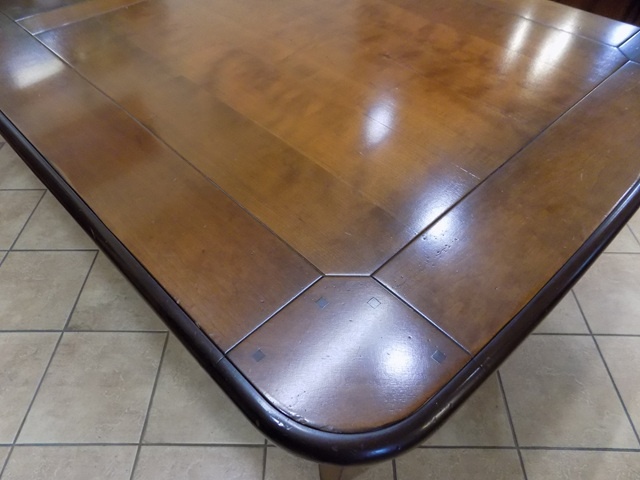 Elegantný jedálenský stôl - 4