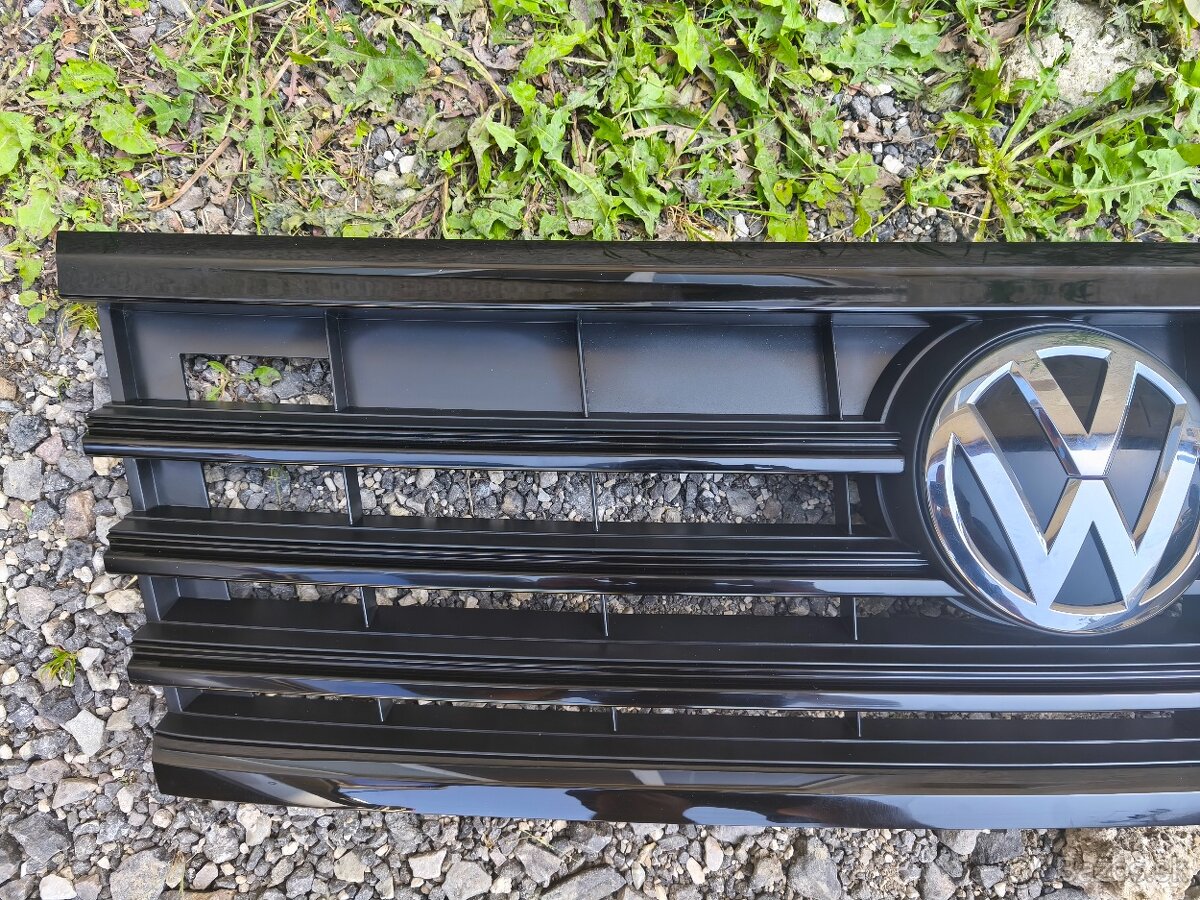 VW Touareg 3 III 760 maska čierna RLine, ostrekovačov svetla - 4