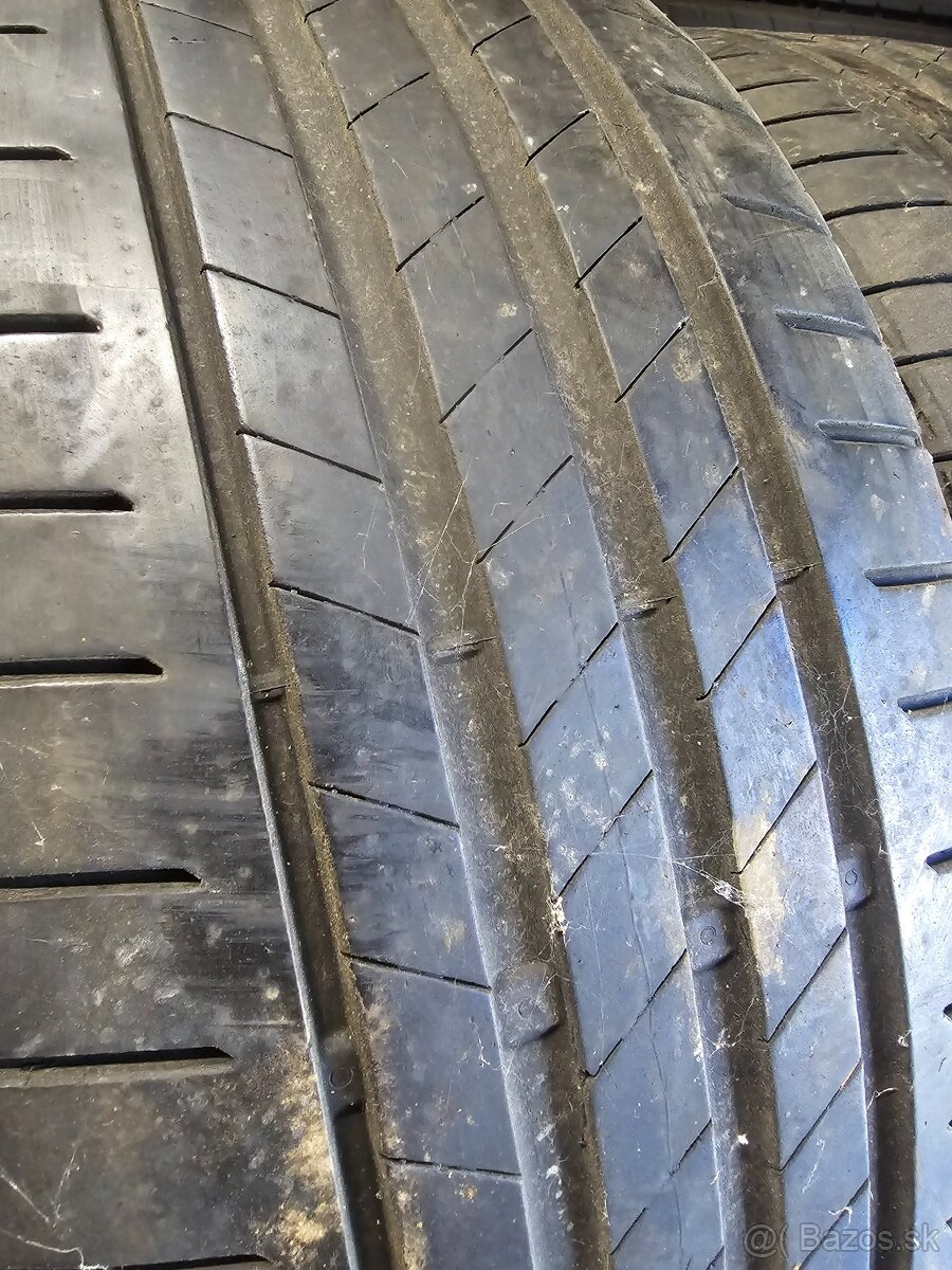 225/40r19 - 4