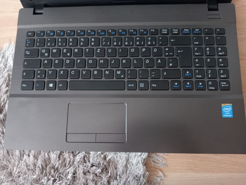 predám 15,6" notebook chiliGREEN / 4gb ram / Windows 7 - 4