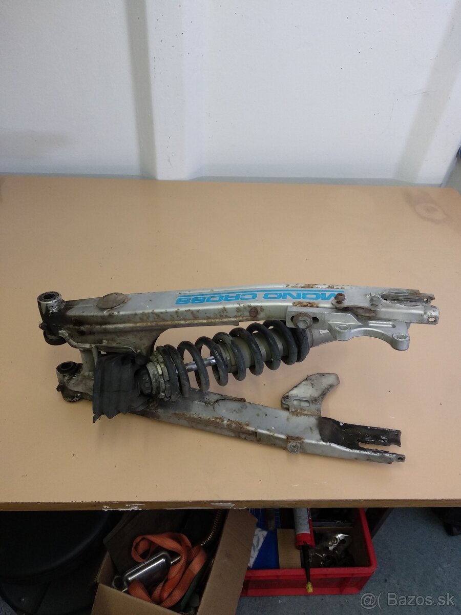 Yamaha XT 600 2KF zadná kyvná vidlica + zadný tlmič - 4