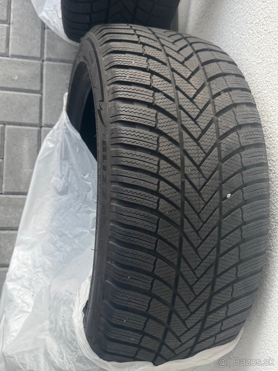 Bridgeston 245/45R18 ako nove - 4