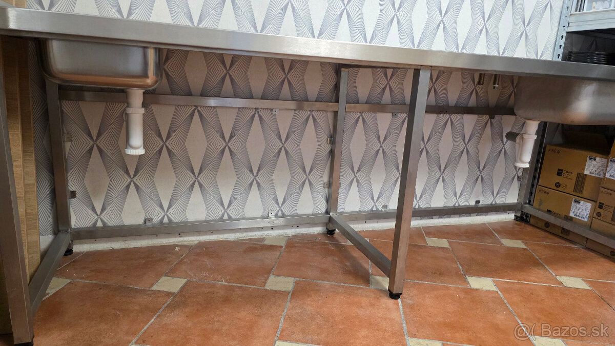 Nerezový stol do baru - 4