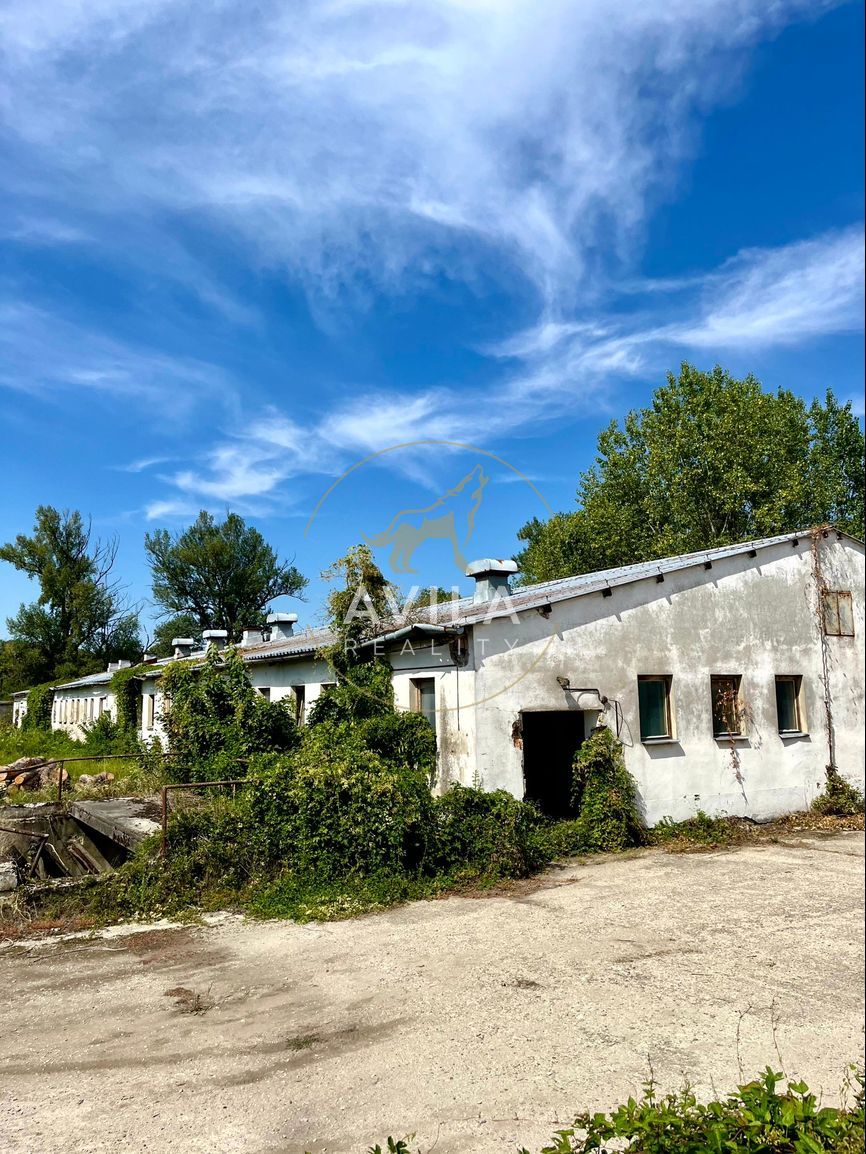 Predaj | Hospodárske budovy v areáli družstva | Hrádok - 4