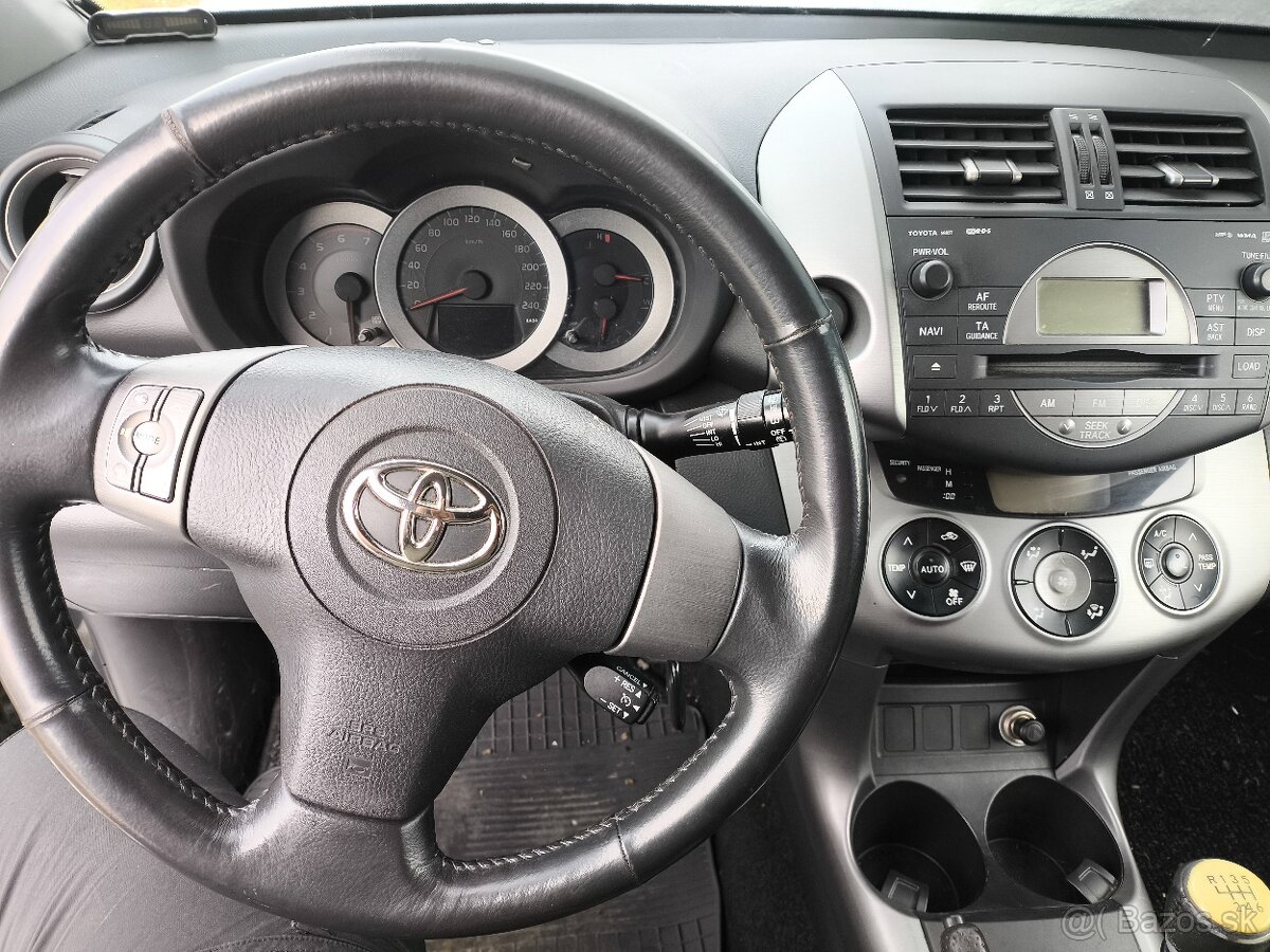 Toyota RAV4 d-cat vcelku - 4