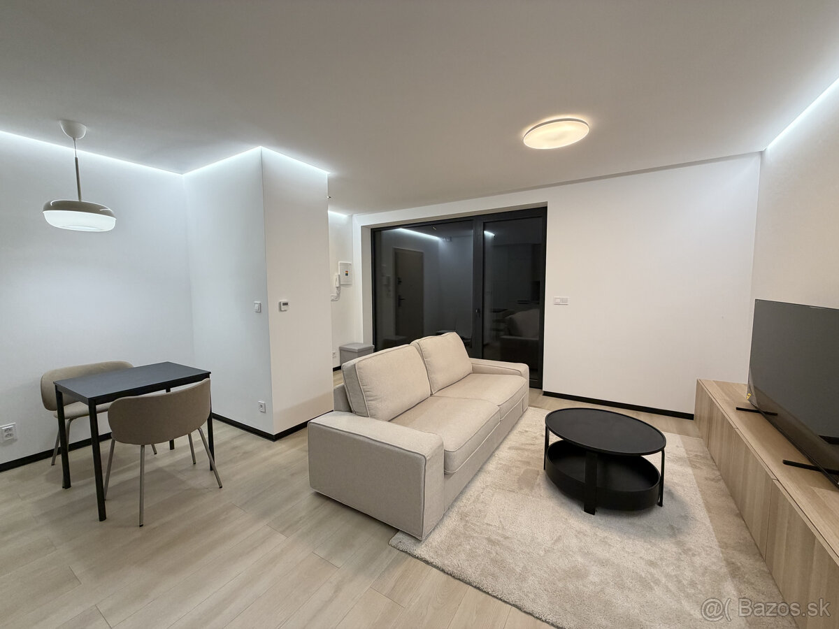2 - izbový byt v úplnom centre - 4