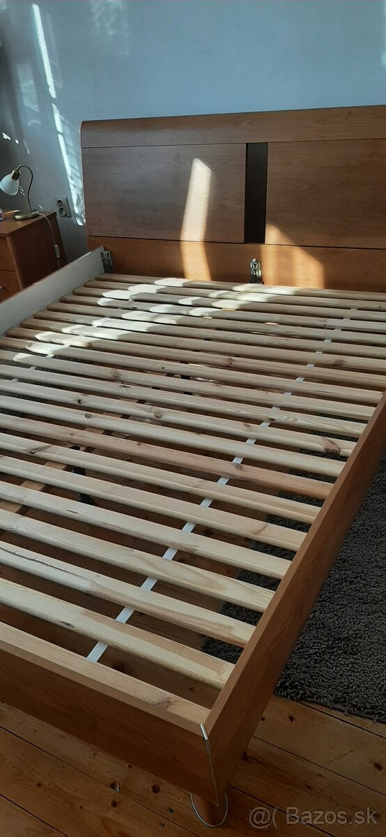 Predám peknú a pevnú postieľku 160/200 - 4