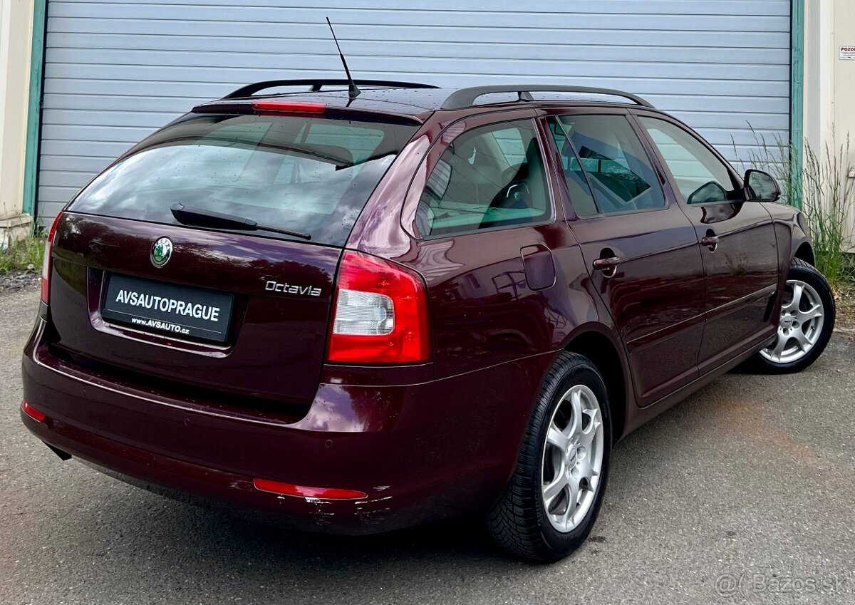 Škoda Octavia Combi 2.0 TDI DSG Elegance (2010) - 4