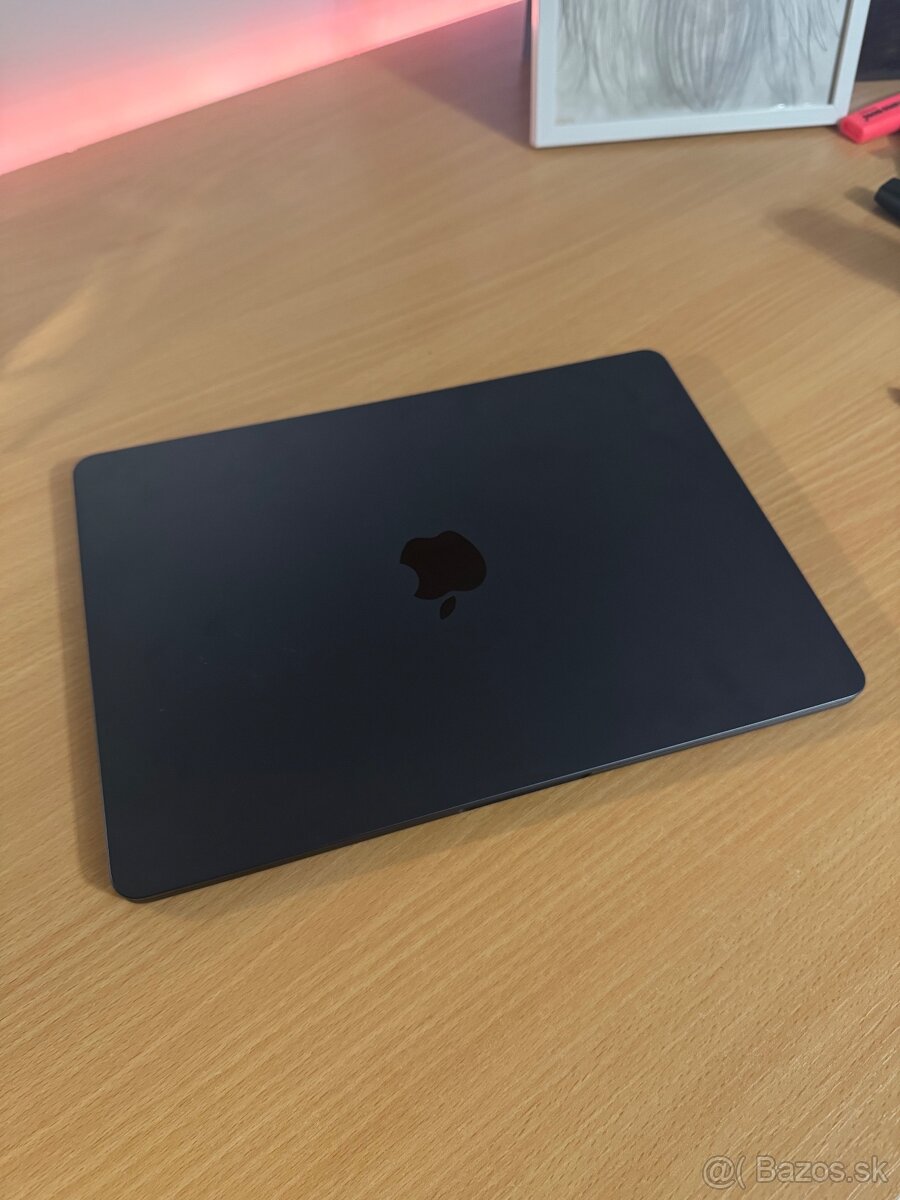 Macbook Air M3 13" | 16GB RAM, 256GB SSD, čierna - 4