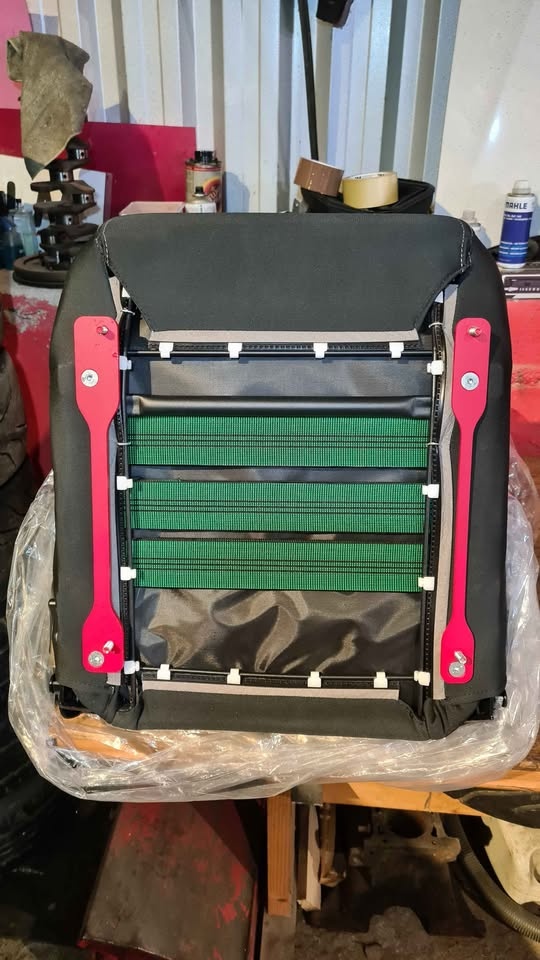 Mazda MX-5 drziaky sedacky Sparco - 4