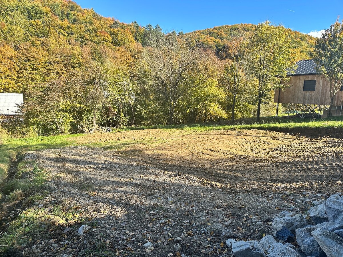 REZERVOVANÉ REKREAČNÝ STAVEBNÝ POZEMOK - 4