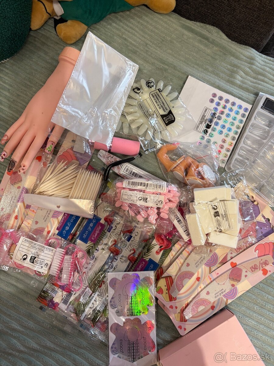 Nechtárský stolík+ balík veci - 4