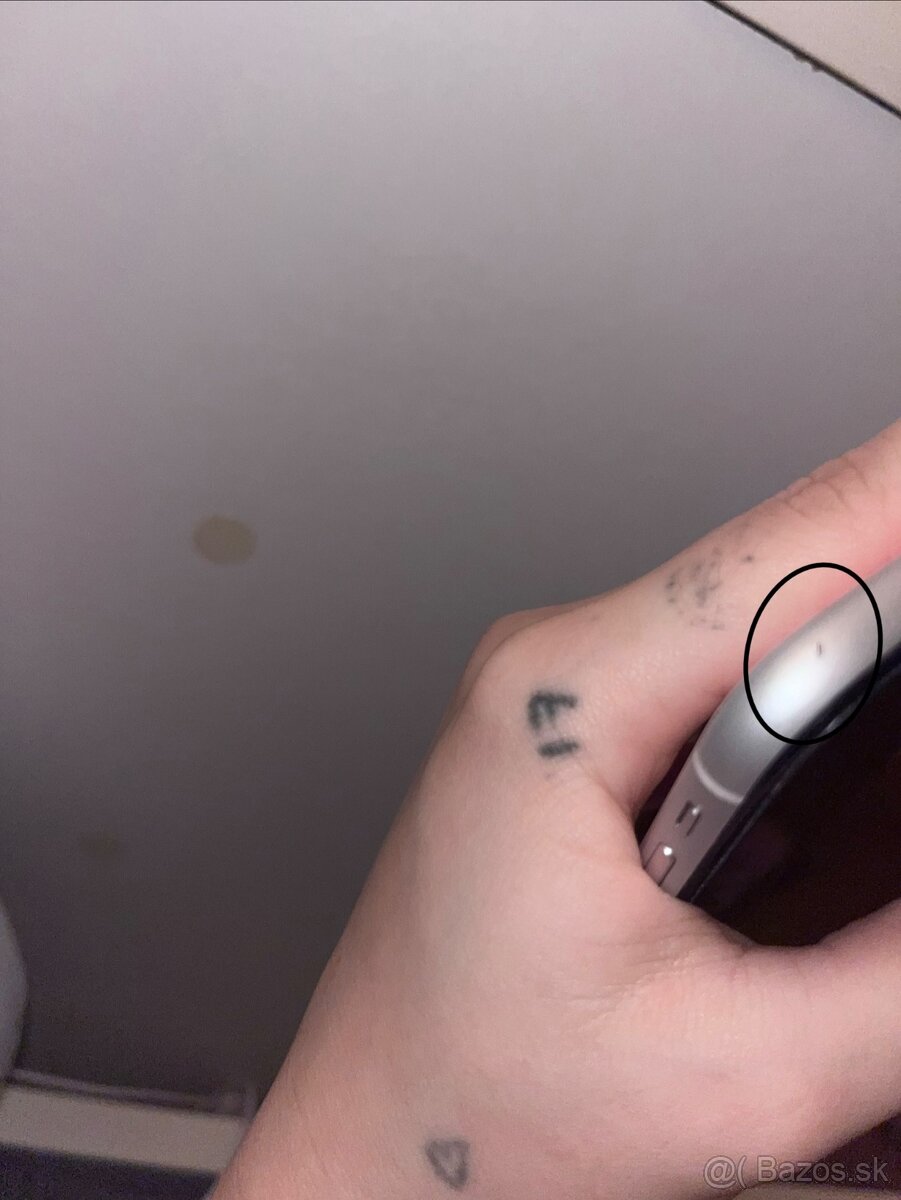 predám iPhone XR - 4