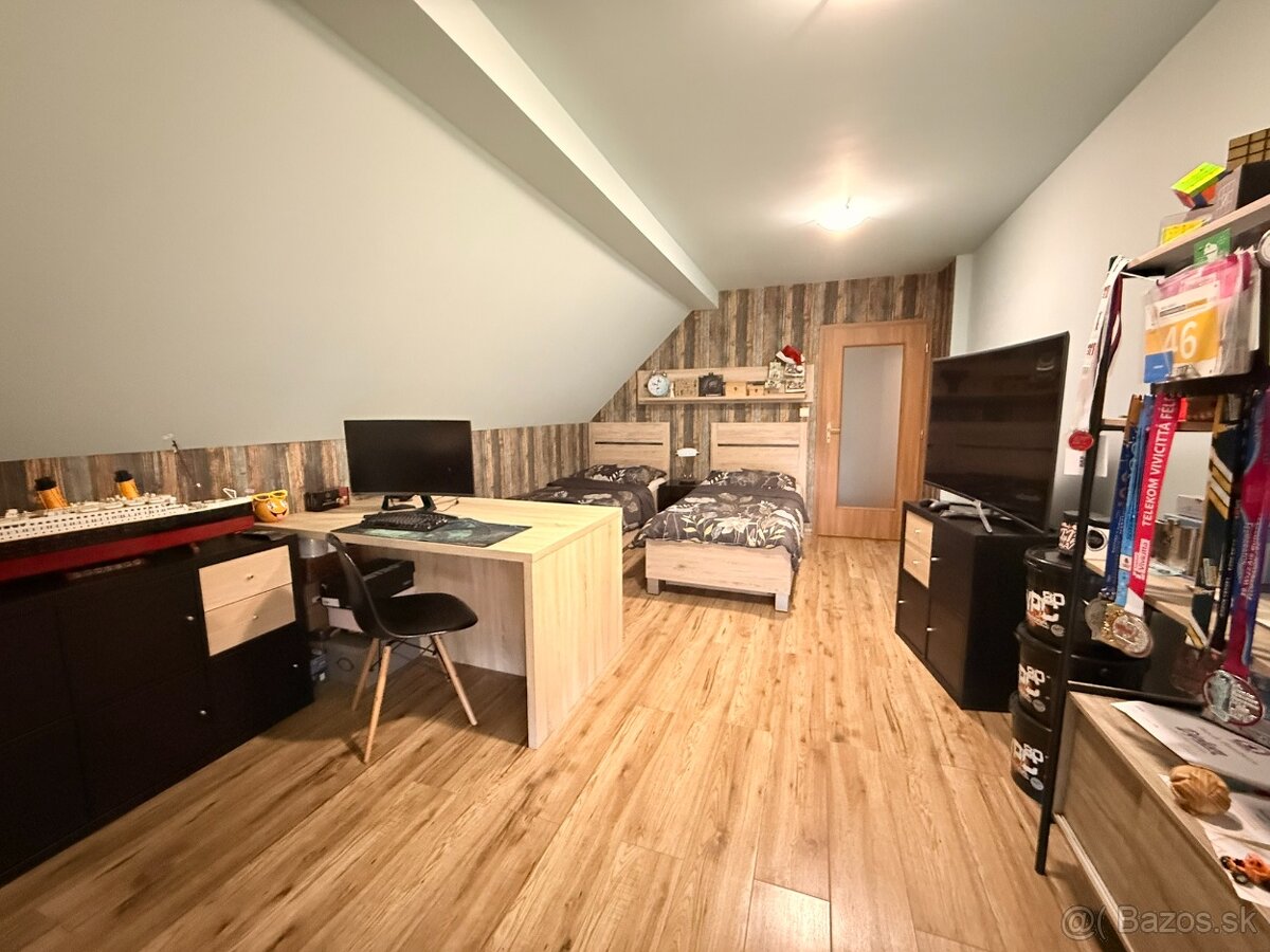 Rodinný dom s dvojgarážou, altánkom, bazénom - 4