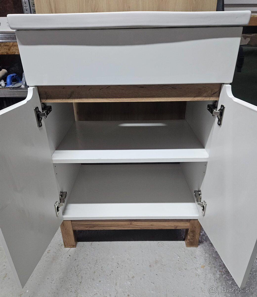 REZERVOVANE Darujem zostavu kúpeľňových skriniek - 4