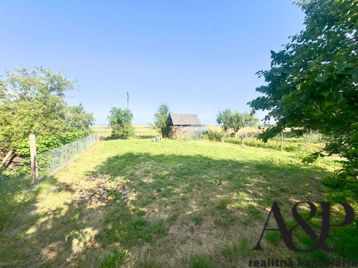 4 IZB. RODINNÝ DOM S GARÁŽOU, POZEMOK 1056M2, ROVENSKO, okr. - 4