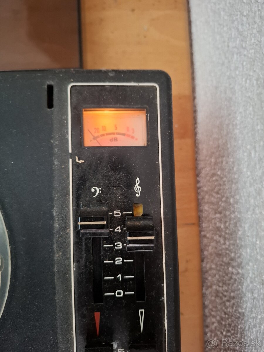 Kotúčový magnetofón B700 - 4