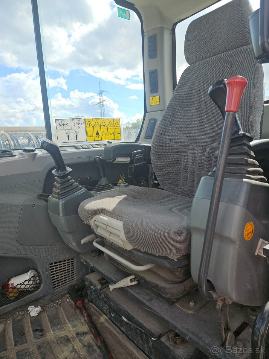 Pásový minibagr BOBCAT E85 - 4