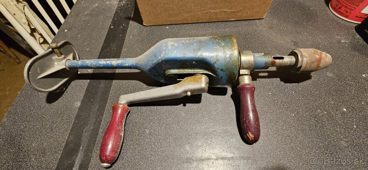 Stare predmety - sudok, vedro, sodovka, vrtacka, brana - 4