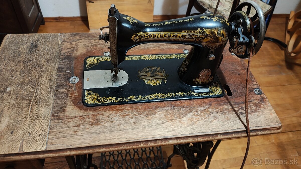 Predám starší šijací stroj a kozmetický stolík - 4