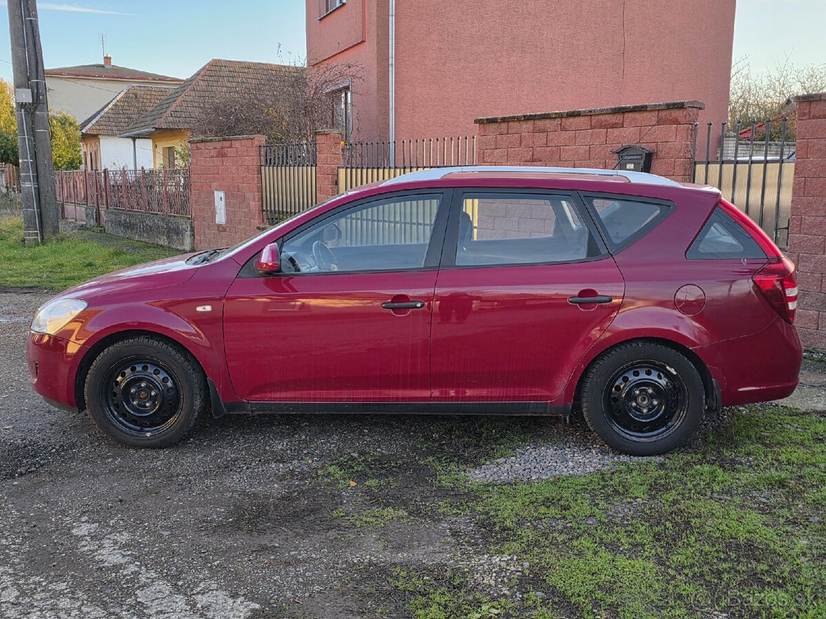 Kia Ceed SW 1.6 16V • Benzín • 85kw • Mod. 2010 - 4