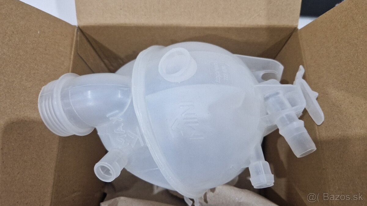 Vyrovnávacia nádobka chladiacej kvapaliny - 4