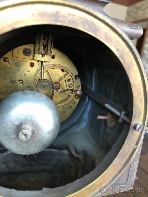 Stolové bronzové hodinky Ad overstrijd - 4