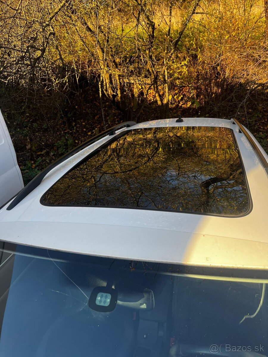 Rozpredám volkswagen golf 5 variant, kufrove dvere predané - 4