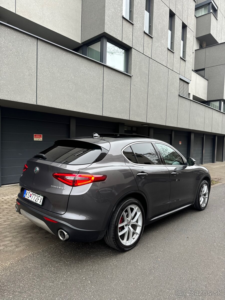 Alfa Romeo Stelvio Q4 - 4