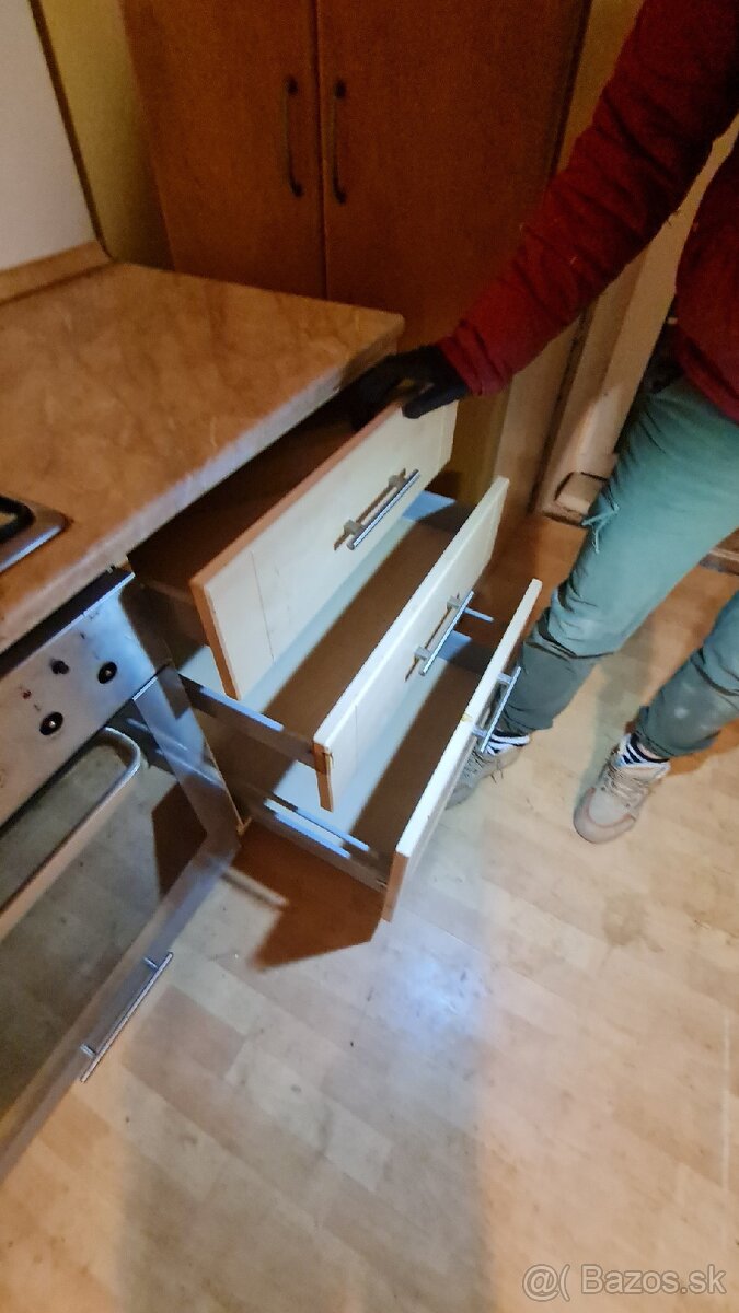 Predám kuchynskú linku 220cm - 4