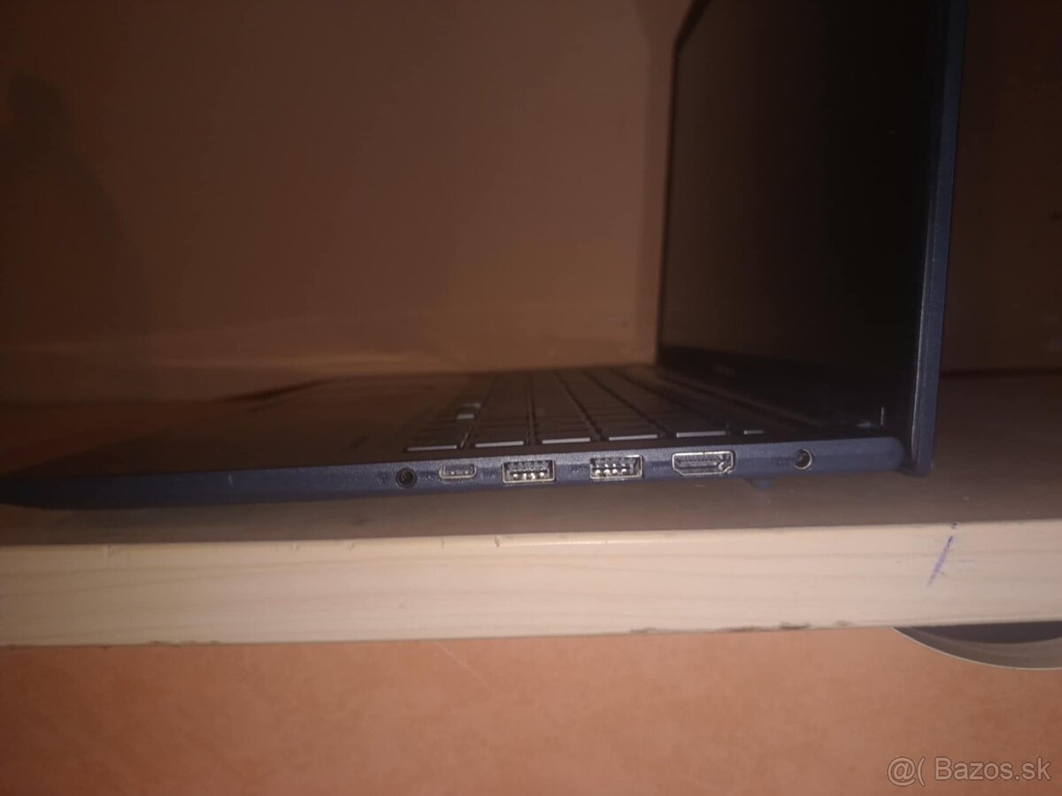 Asus Vivobook X1504Z - 4