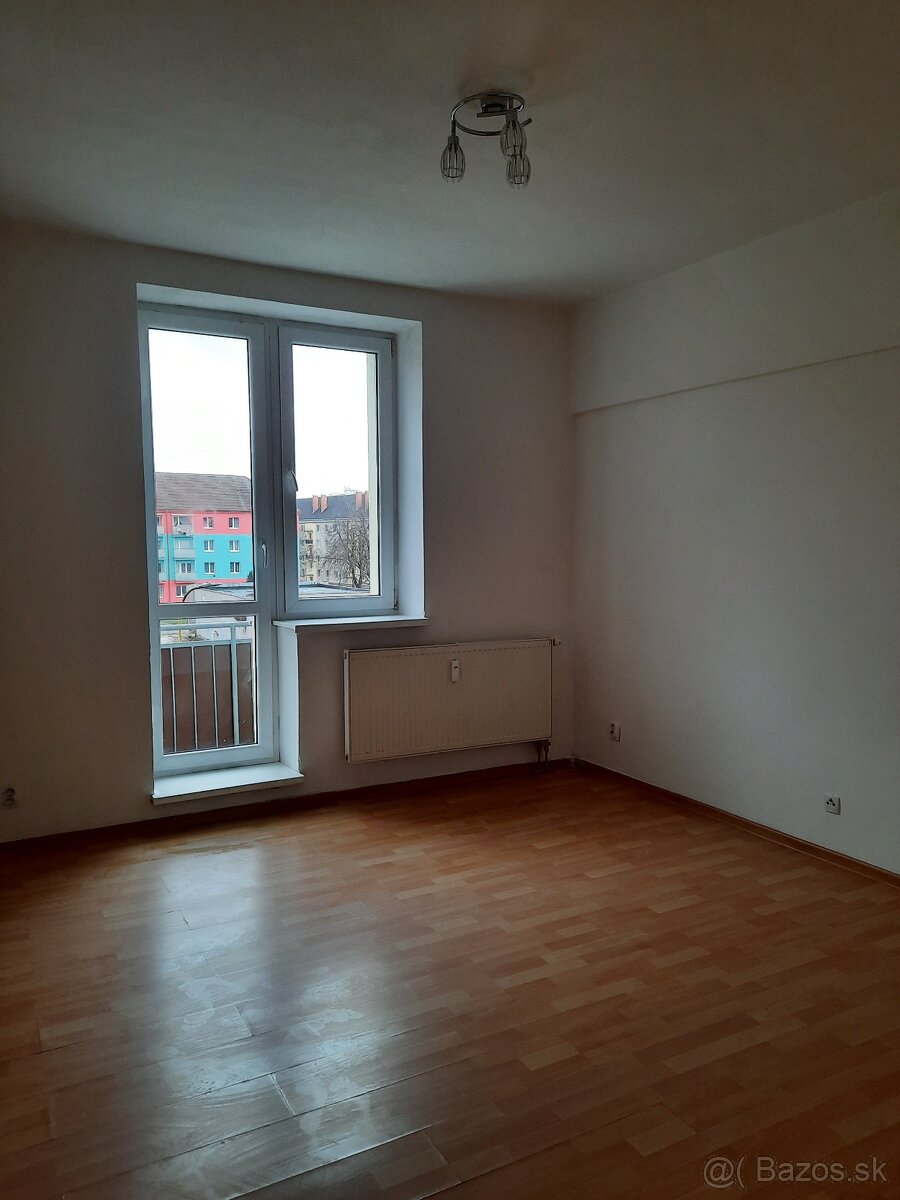 Prenájom 2- izb. bytu v centre Humenného - 4