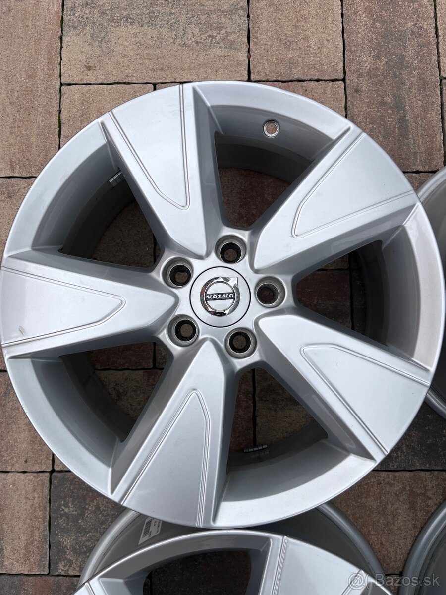 Orig.hliníkové disky Volvo XC40-- R17, 5x108 - 4