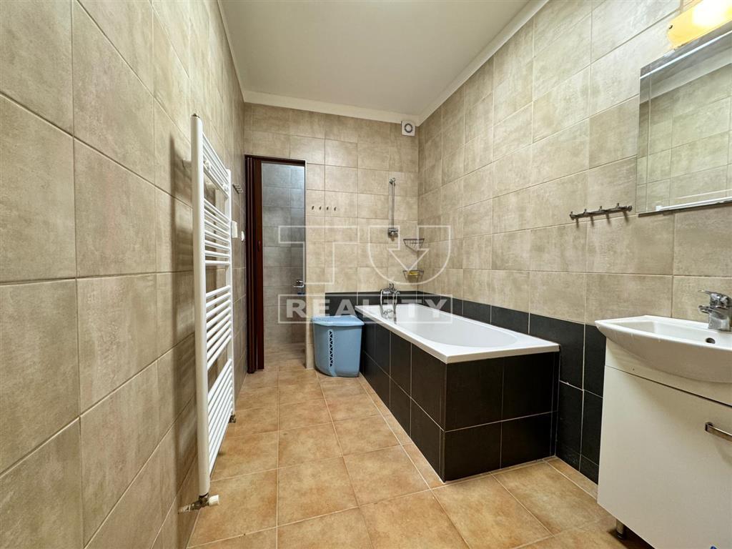 Predáme novostavbu 2.izbového bytu s parkovacím miestom... - 4