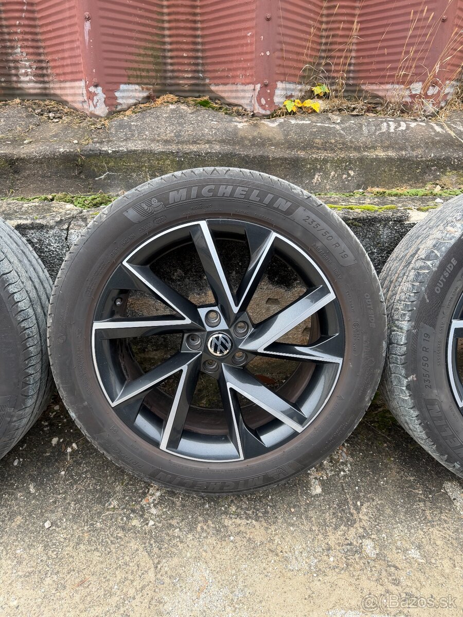 disky Škoda “Vega” R19 + letné Michelin - 4